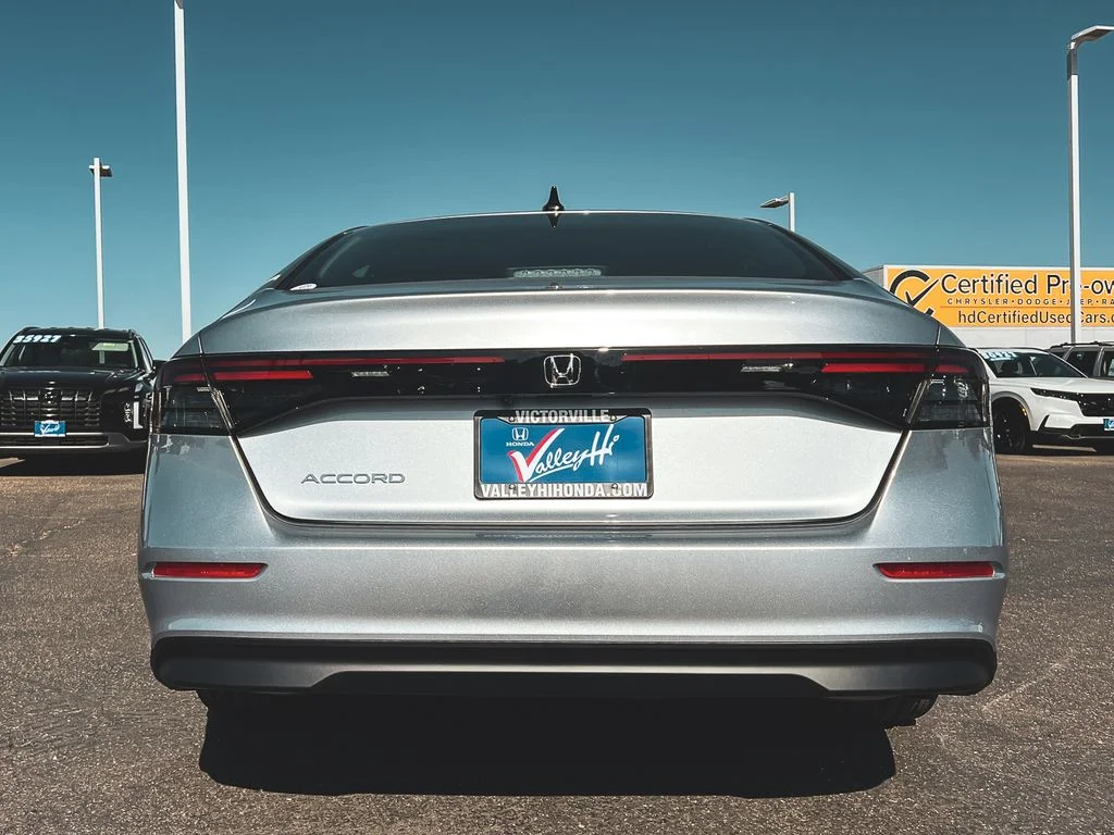 New 2026 Solar Silver Metallic Honda SE image 5