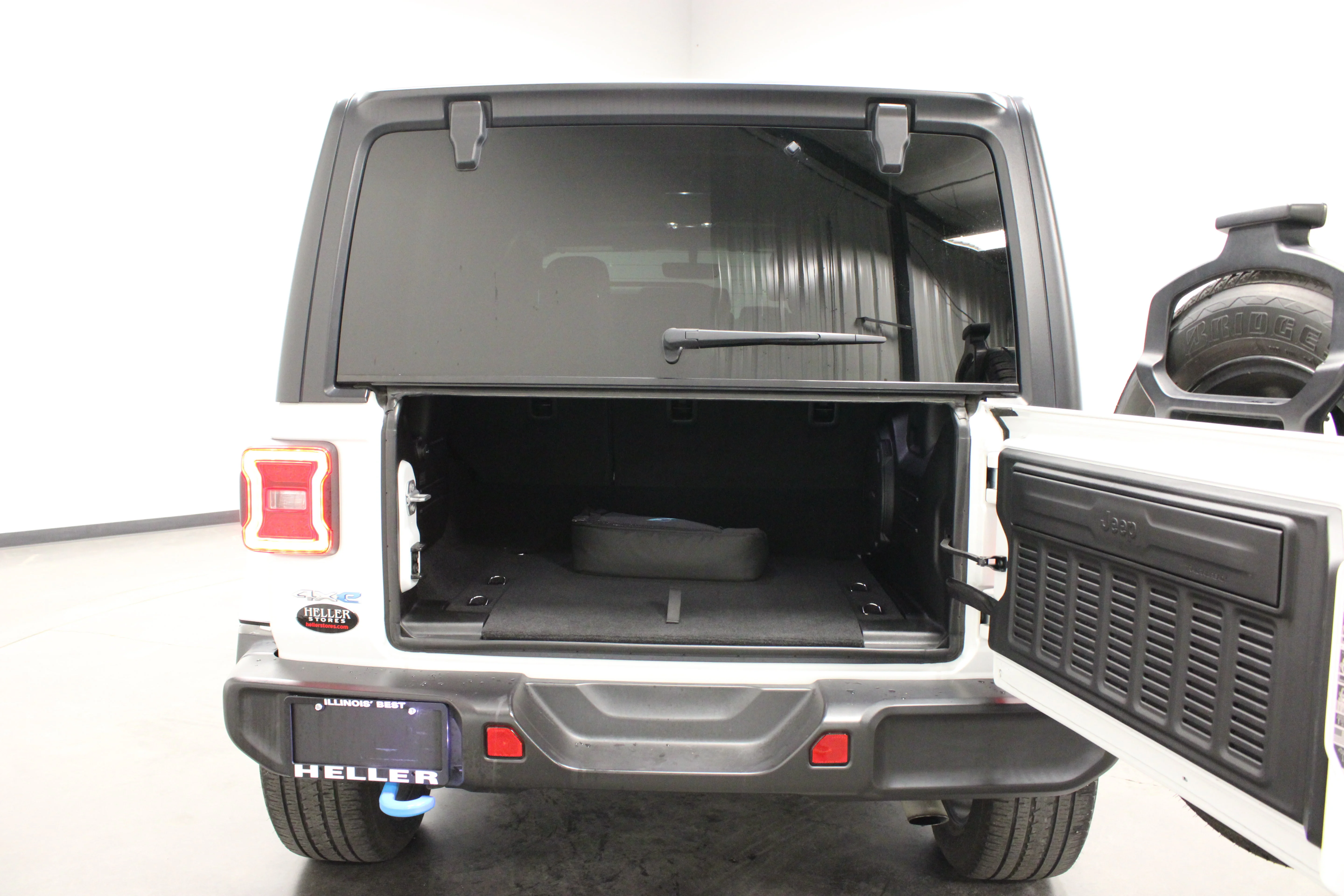 Used 2023 Bright White Clearcoat Jeep Sahara image 13