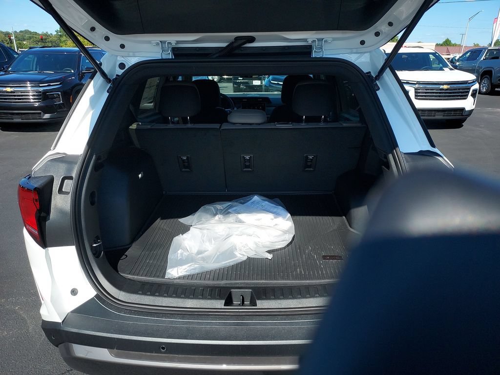 New 2027 Summit White GMC Elevation image 9