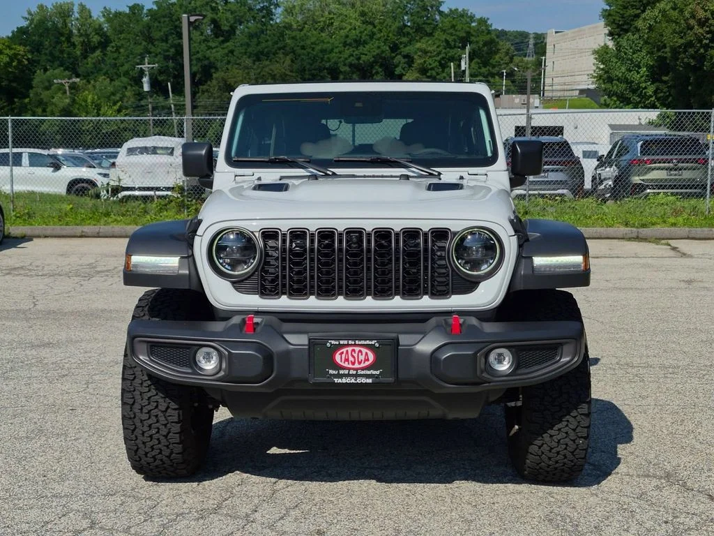 Used 2024 White Jeep Rubicon image 11