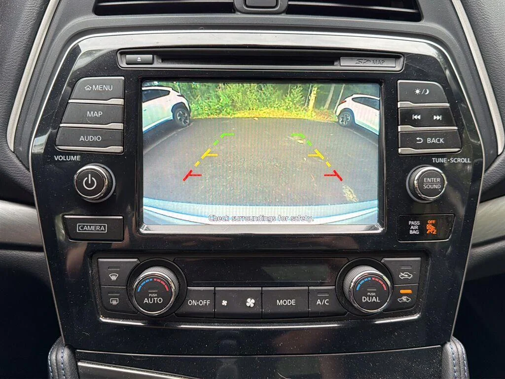 Used 2018 Brilliant Silver Nissan S image 4