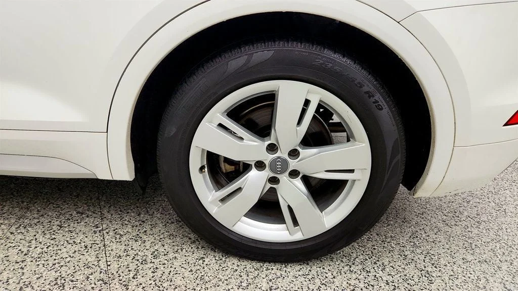 Used 2018 Ibis White Audi 2.0 TFSI Premium Plus w/ Navigation Pkg & Cold Weather Pkg image 9