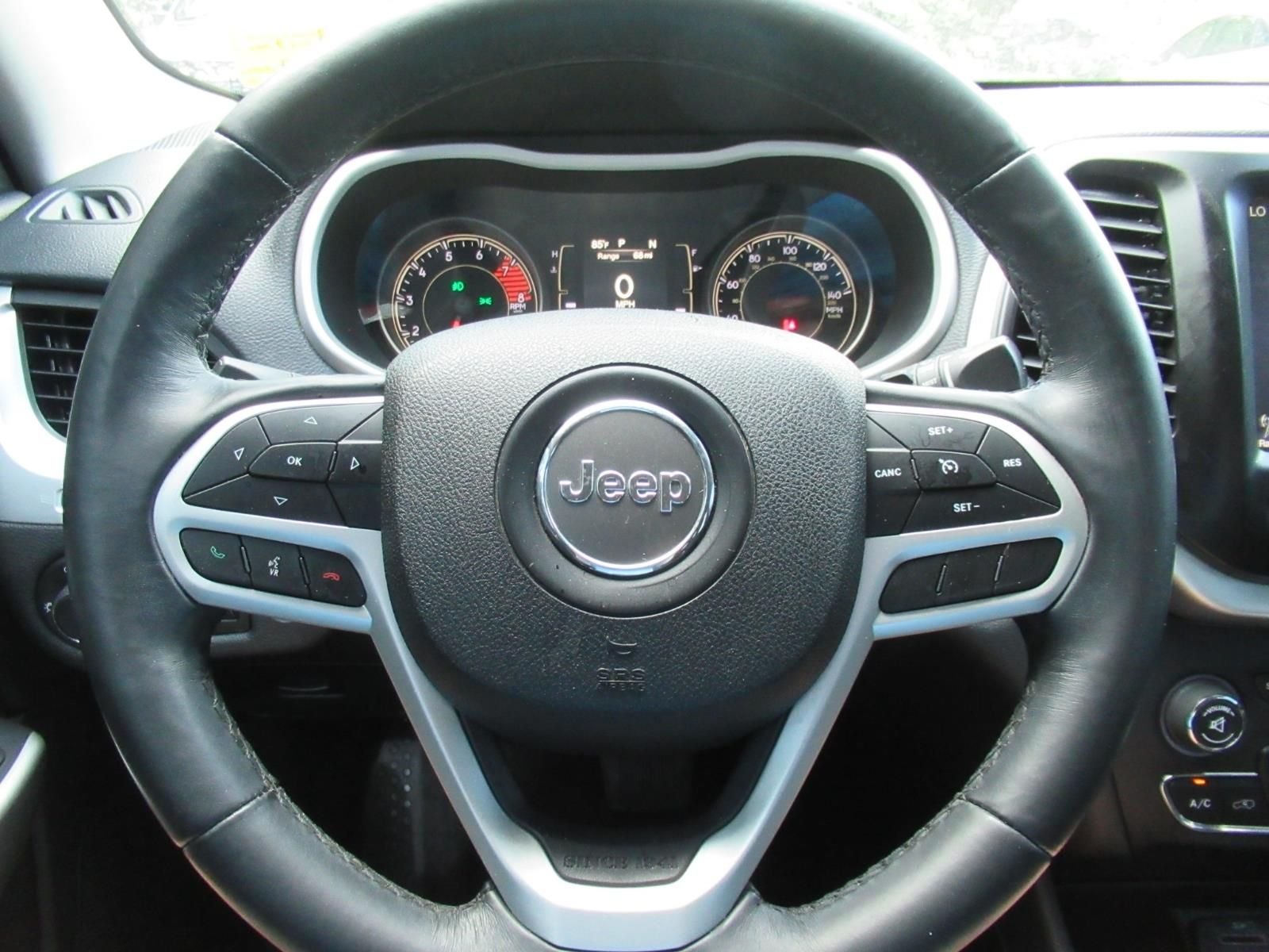 Used 2018 White Jeep Latitude Plus image 24