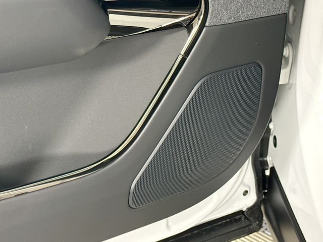 New 2026 Fuji White Land Rover Dynamic SE image 21