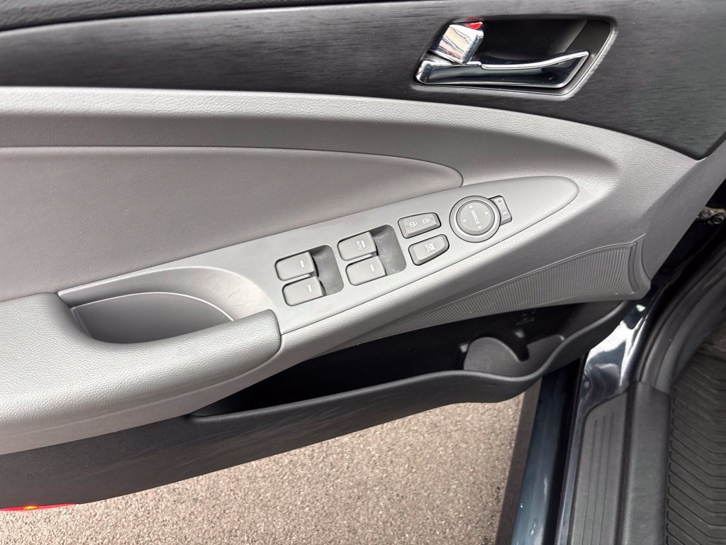 Used 2014 Blue Hyundai GLS image 12