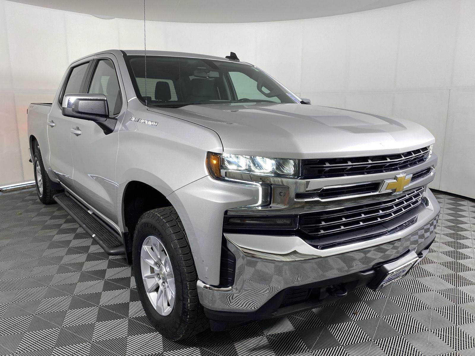 Used 2021 Silver Ice Metallic Chevrolet LT image 15