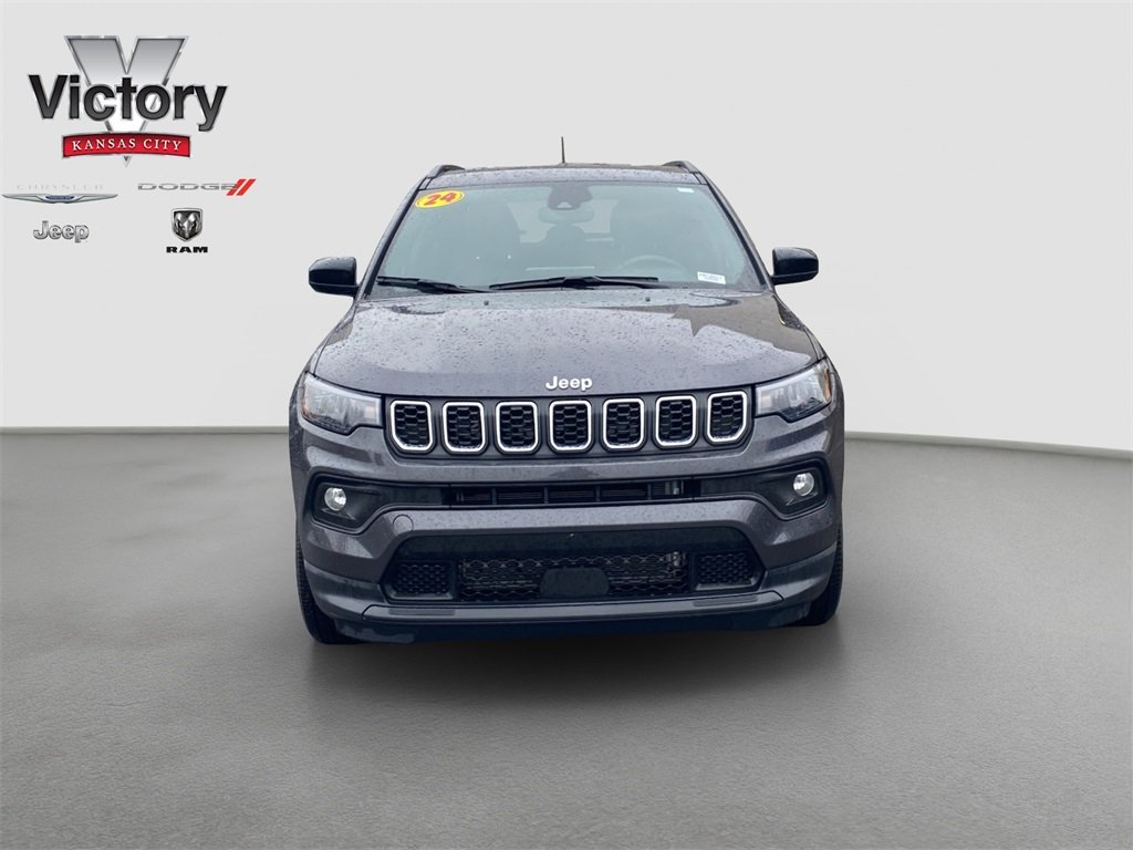 Used 2024 Jeep Compass Latitude Lux with VIN 3C4NJDFN7RT136011 for sale in Kansas City