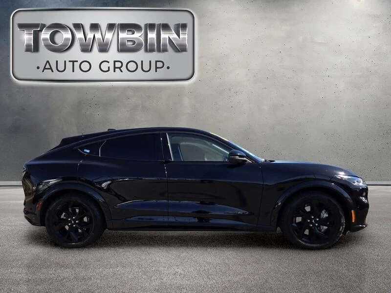 Used 2023 Shadow Black FORD PREMIUM AWD image 3