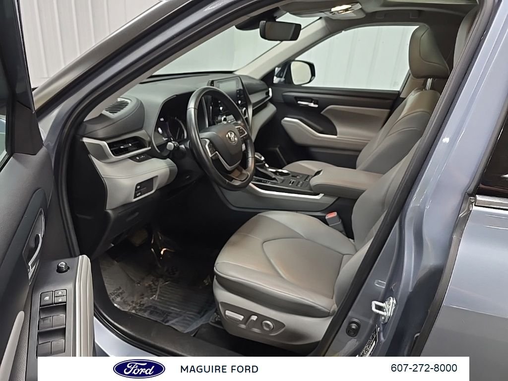 Used 2022 Moon Dust Toyota XLE image 32
