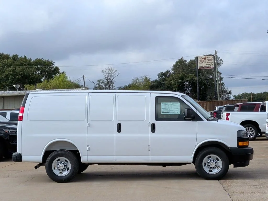 2025 Chevrolet Express Cargo Work Van - Photo 9