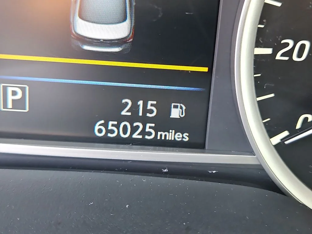 Used 2019 Black Nissan S image 27