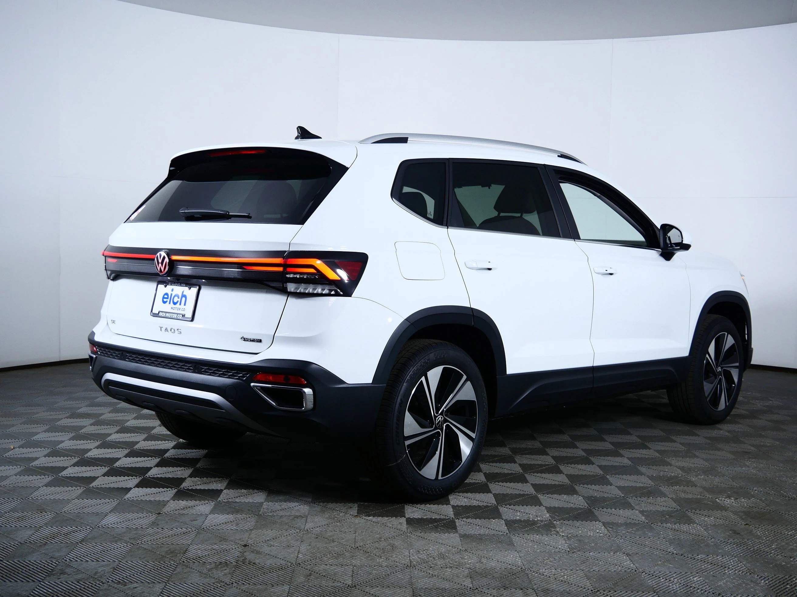 New 2026 Pure White Volkswagen SE image 7