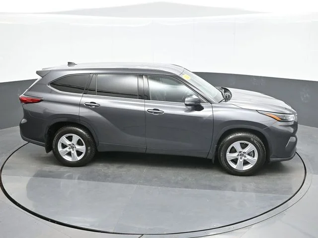 Used 2022 Gray Toyota LE image 16