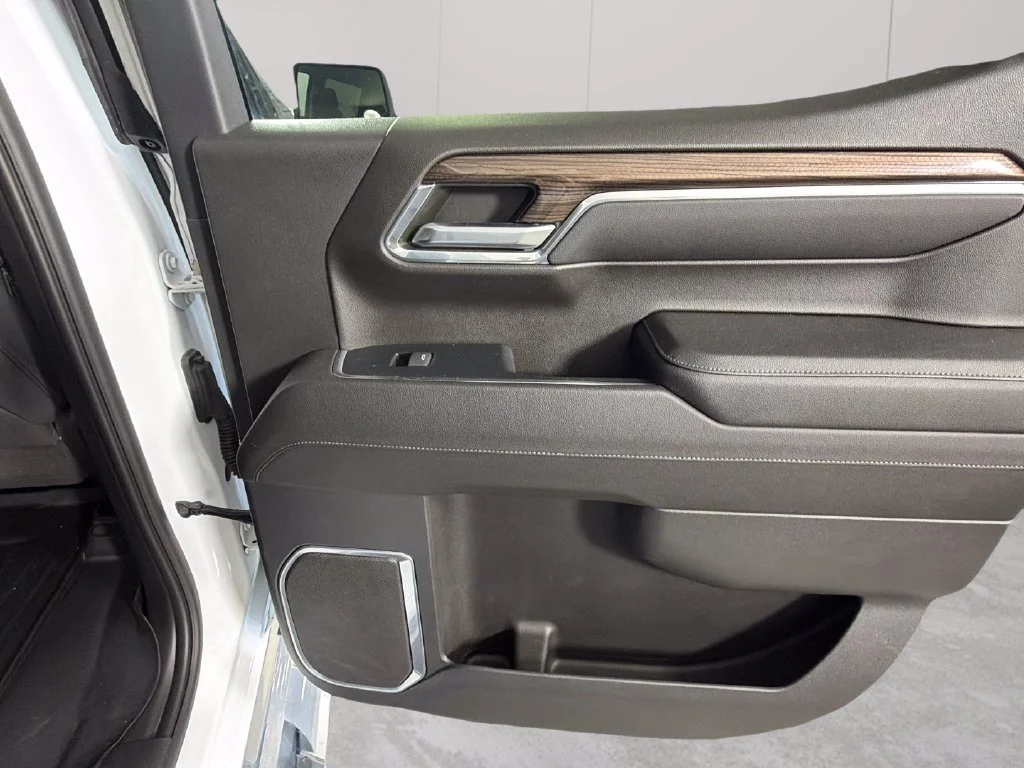 Used 2023 SUMMIT WHITE Chevrolet RST image 34