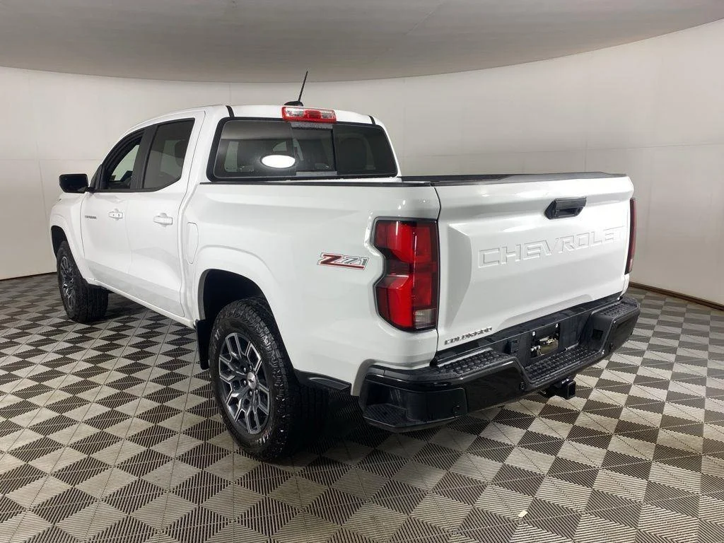 New 2026 Summit White Chevrolet Z71 image 5