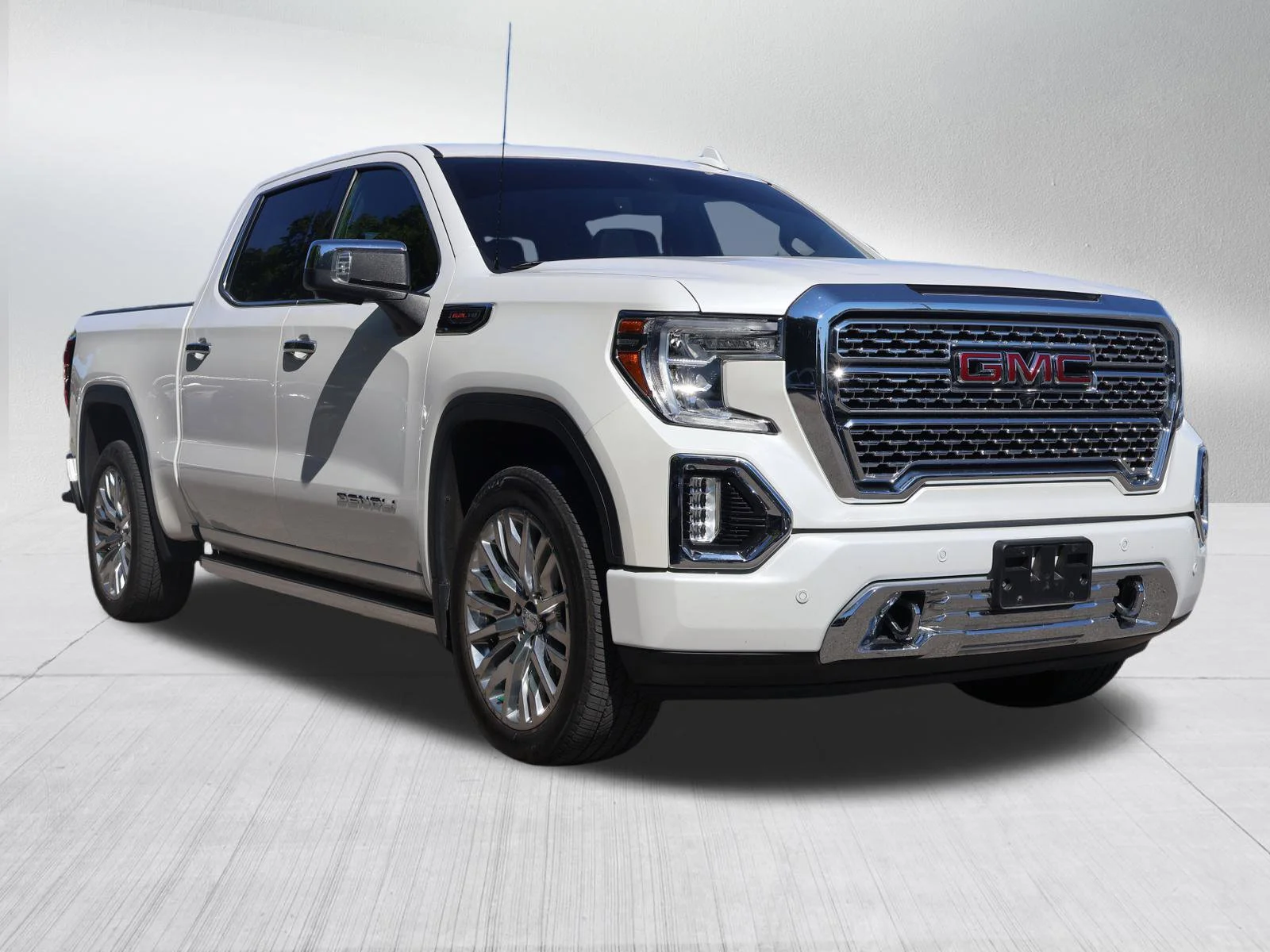 2019 GMC Sierra 4WD Crew Cab Short Box's photo