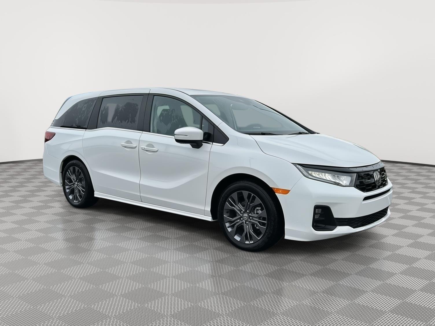 2026 Honda Odyssey Touring's photo