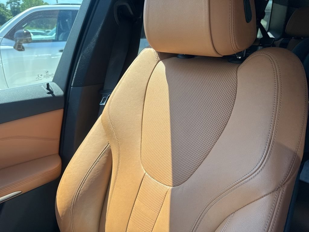 Used 2019 Black Sapphire Metallic BMW xDrive40i image 19