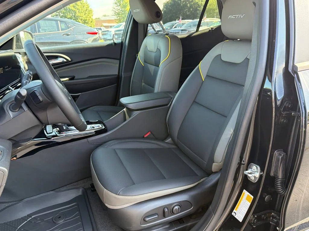 New 2026 Mosaic Black Metallic Chevrolet ACTIV image 13