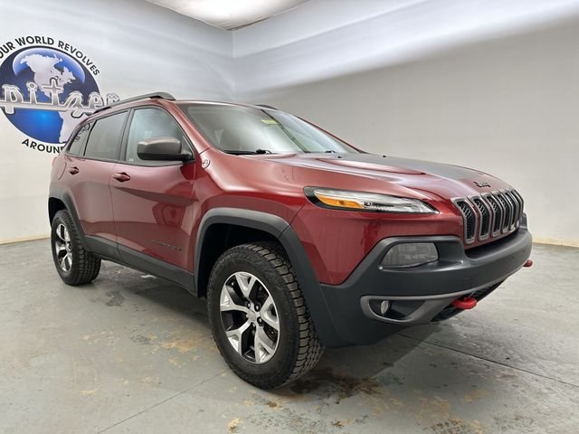 Used 2015 Red Jeep Trailhawk image 11