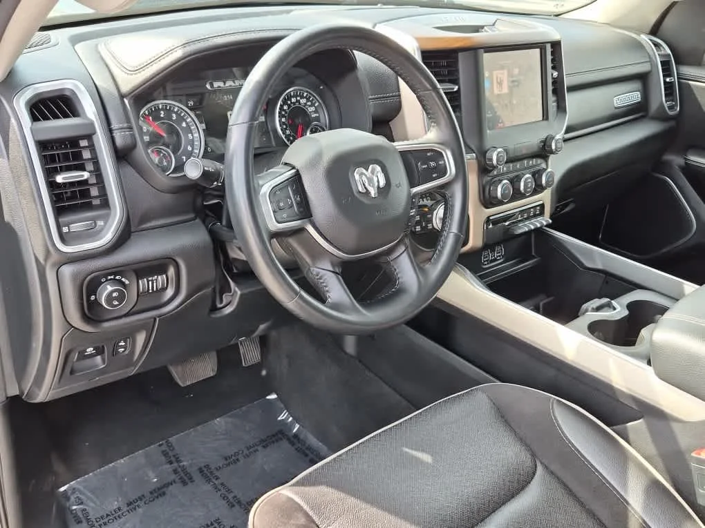 Used 2022 Diamond Black Crystal Pearlcoat Ram Laramie image 11