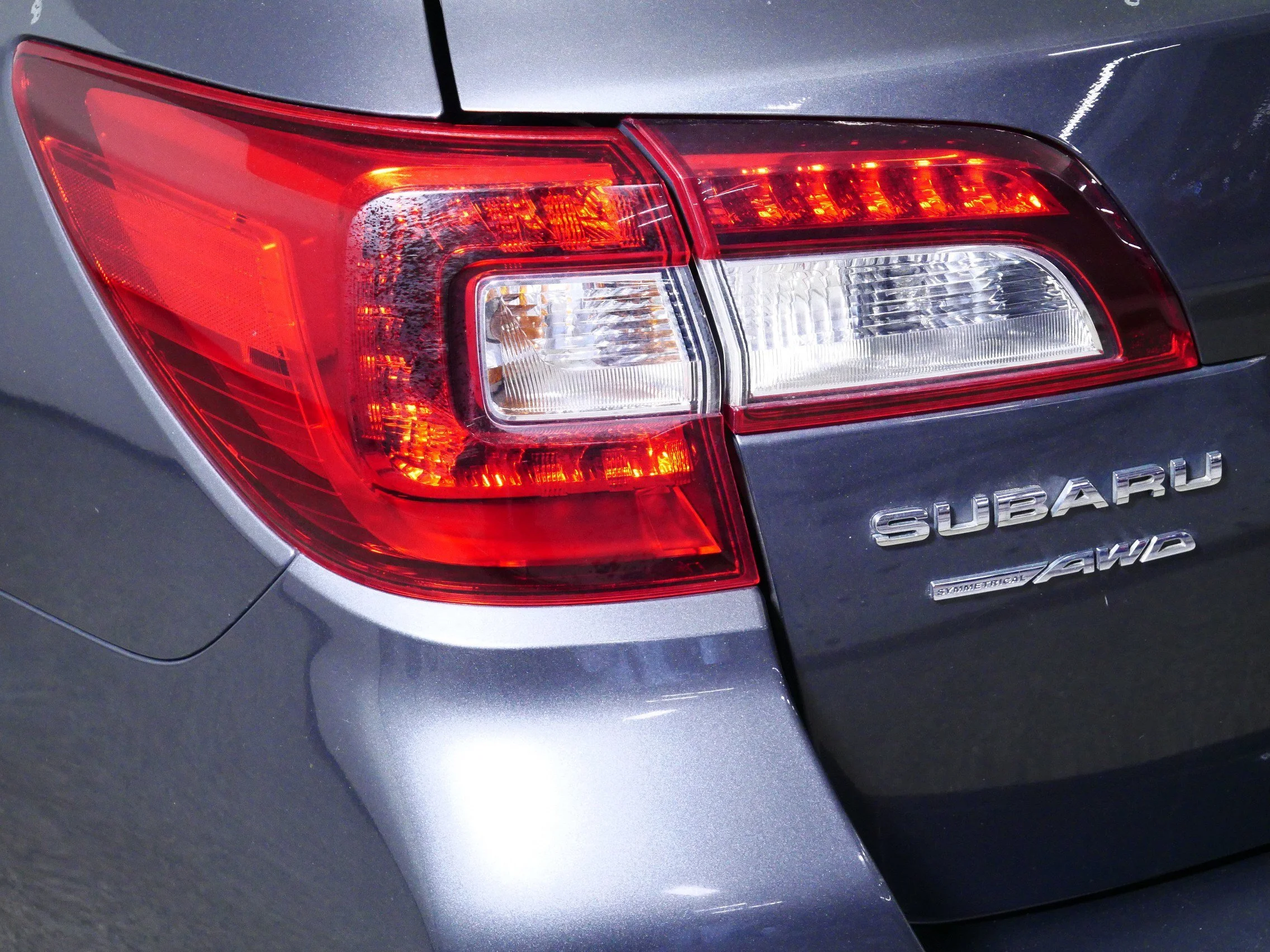Used 2019 Magnetite Gray Metallic Subaru Limited image 17