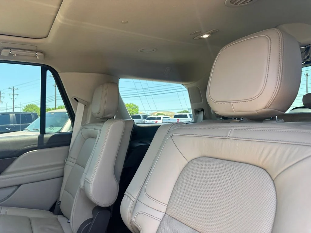 Used 2023 Black Lincoln Reserve image 25