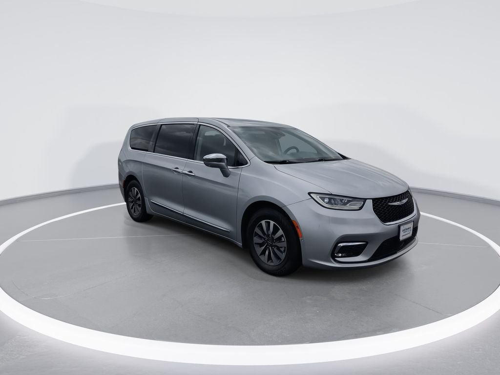 Used 2022 Chrysler Pacifica Hybrid Limited with VIN 2C4RC1S7XNR181457 for sale in Campbellsville, KY
