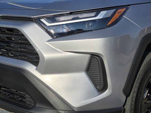 Used 2025 Silver Sky Metallic Toyota XLE image 9