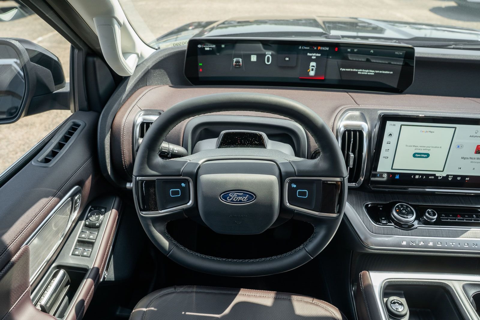New 2026 Agate Black Metallic Ford MAX Platinum® image 25