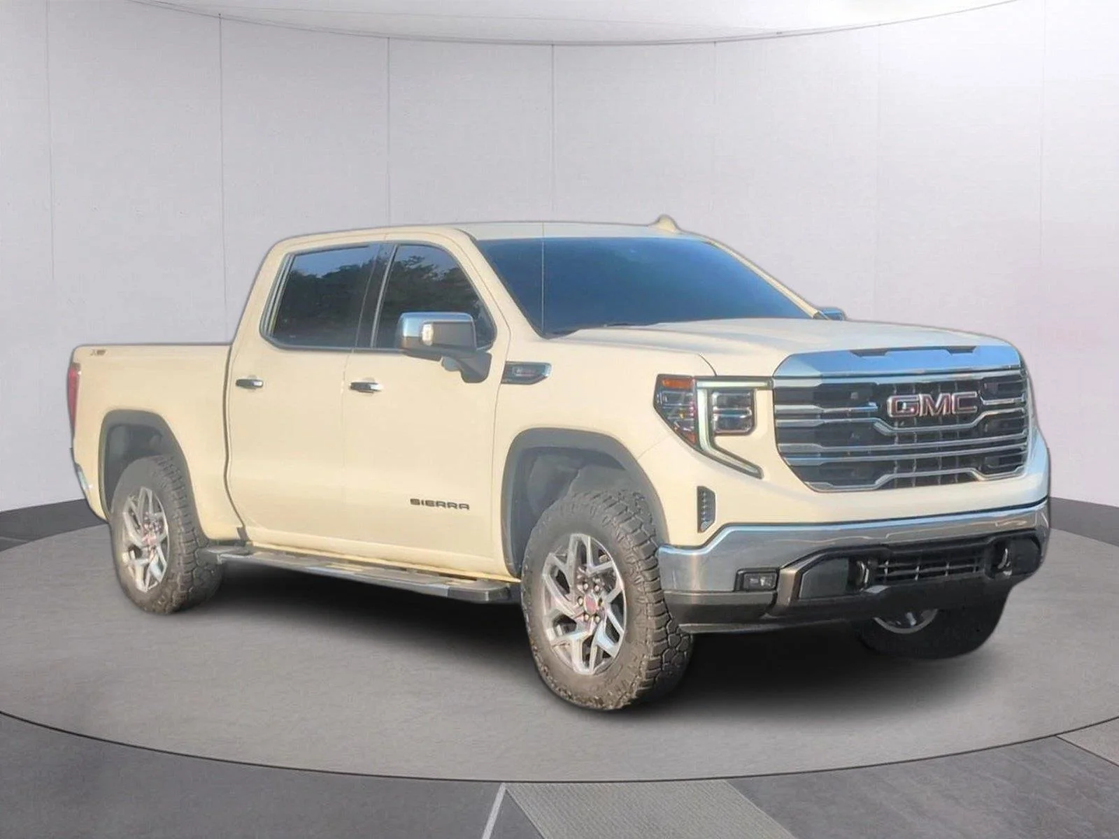 Used 2023 SUMMIT WHITE GMC SLT image 9