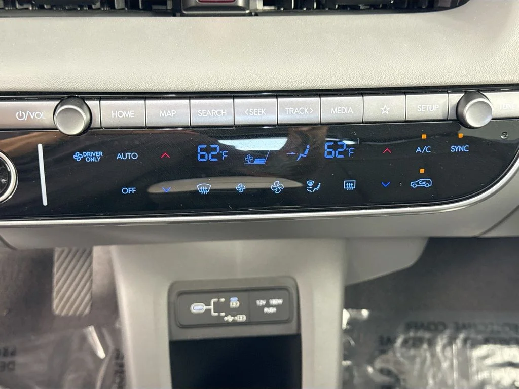 Used 2025 White Hyundai SEL image 16
