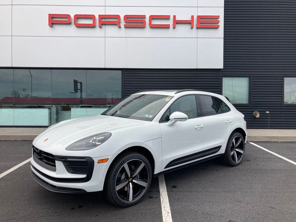 2025 Porsche Macan Base