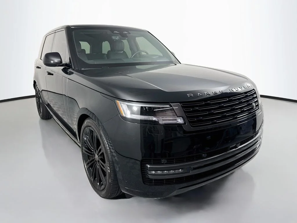 Certified Used 2025 Obsidian Black SV Bespoke Ultra Metallic Gloss Land Rover SE image 7