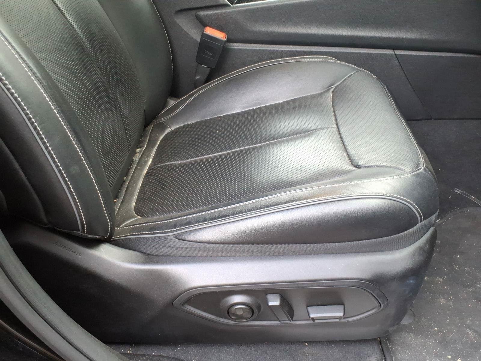 Used 2023 Diamond Black Crystal Pearlcoat Jeep Overland image 23