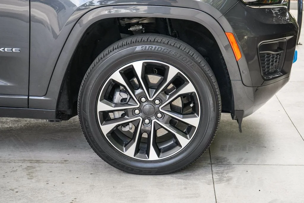 Used 2023 Gray Jeep Overland 4xe image 11