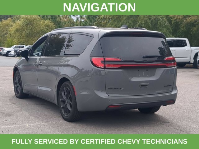Used 2025 White Chrysler Limited image 7