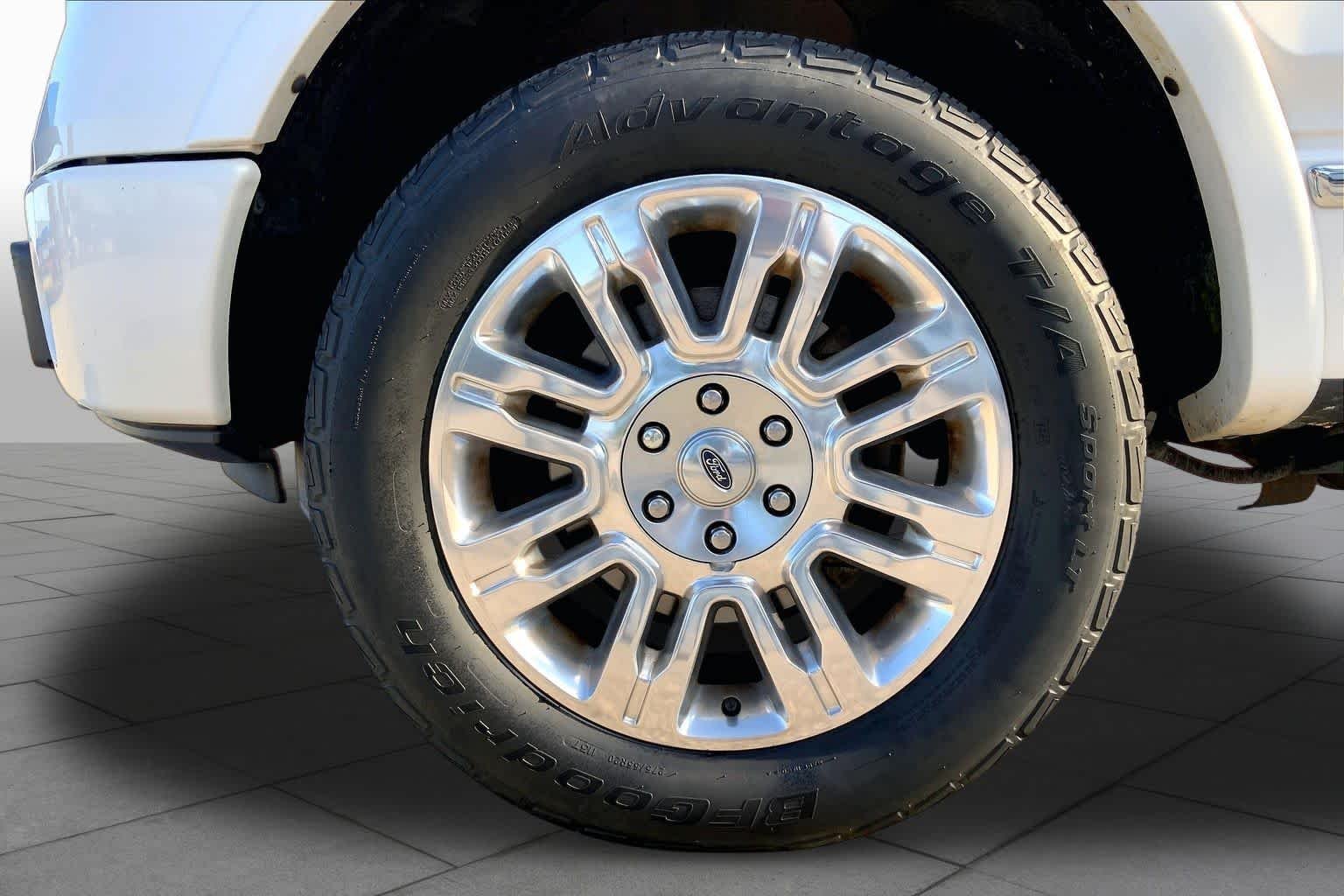 Used 2014 White Platinum Metallic Tri-Coat Ford Platinum image 11