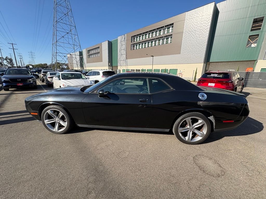 Used 2015 Pitch Black Clearcoat Dodge SXT image 10