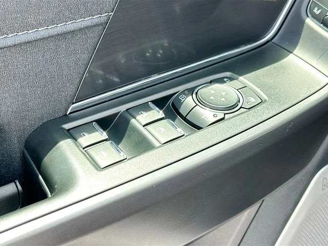Used 2025 White Ford Lariat image 18
