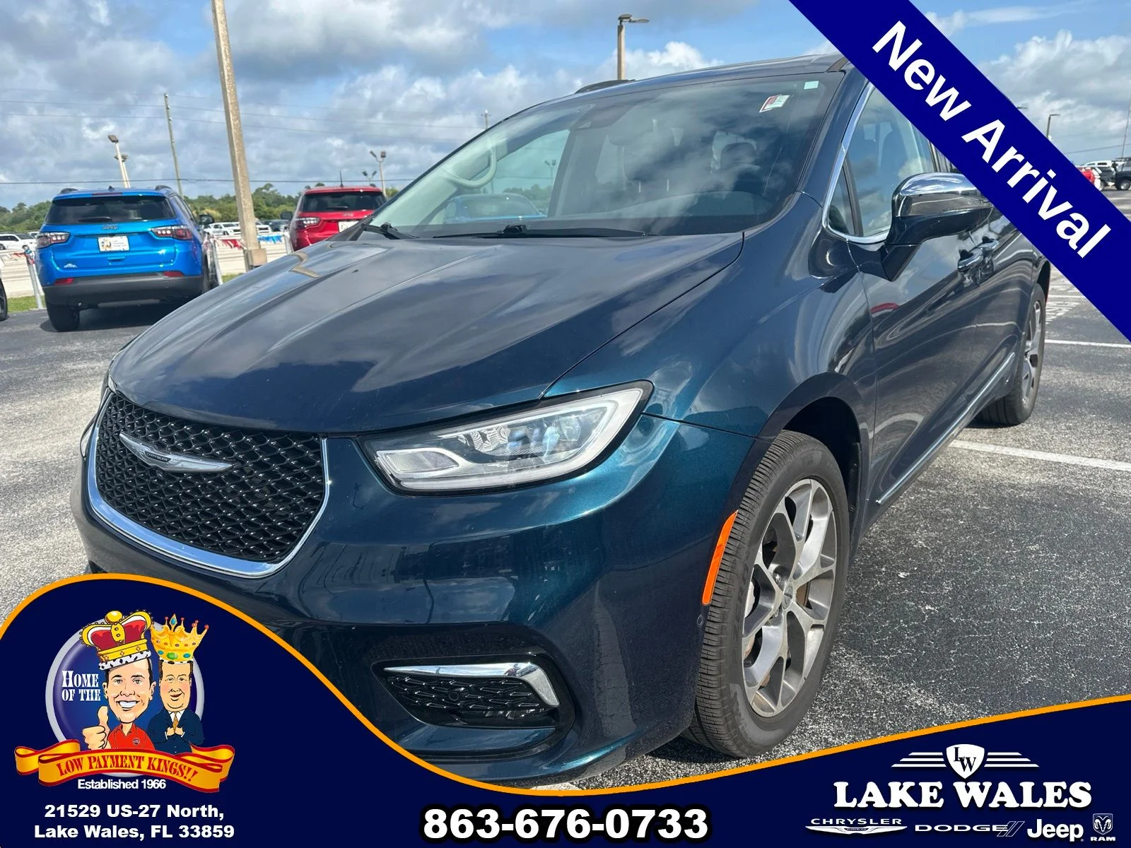 Used 2022 Blue Chrysler Limited image 7