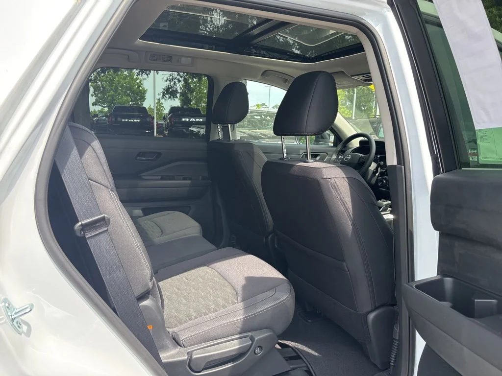 New 2026 Everest White Pearl TriCoat Nissan SV image 18