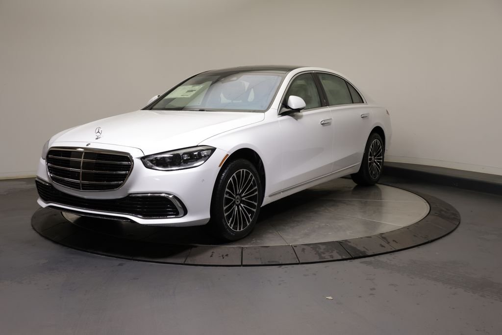 New 2026 MANUFAKTUR Moonlight White Metallic Mercedes-Benz S 580 image 3