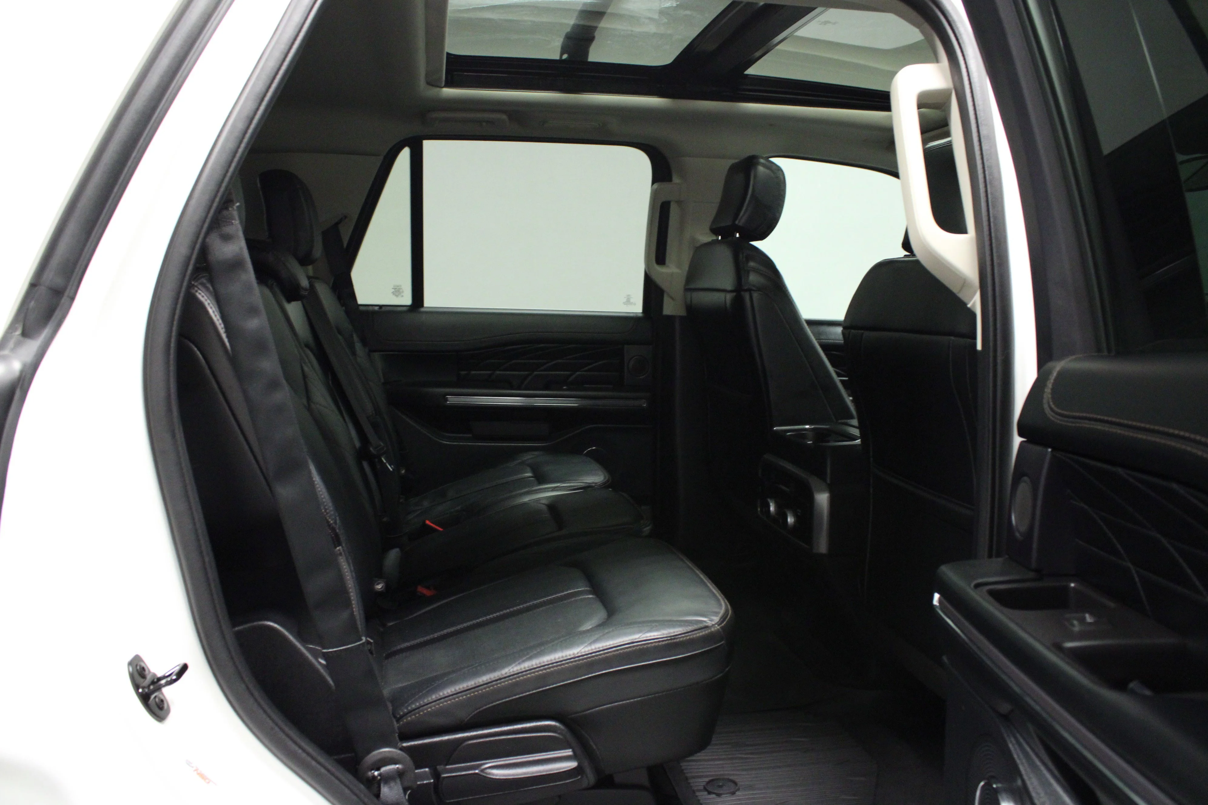 Used 2020 White Metallic Ford Platinum image 16