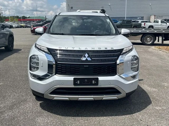 Used 2024  Mitsubishi SE image 10