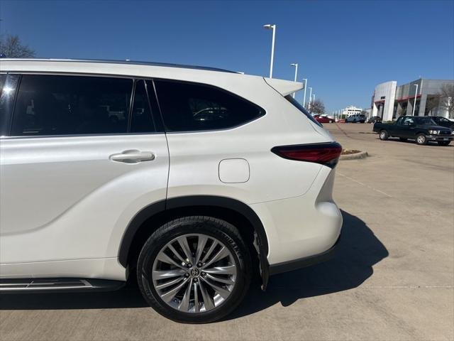 Certified Used 2021 BLIZZARD PEARL Toyota  image 7