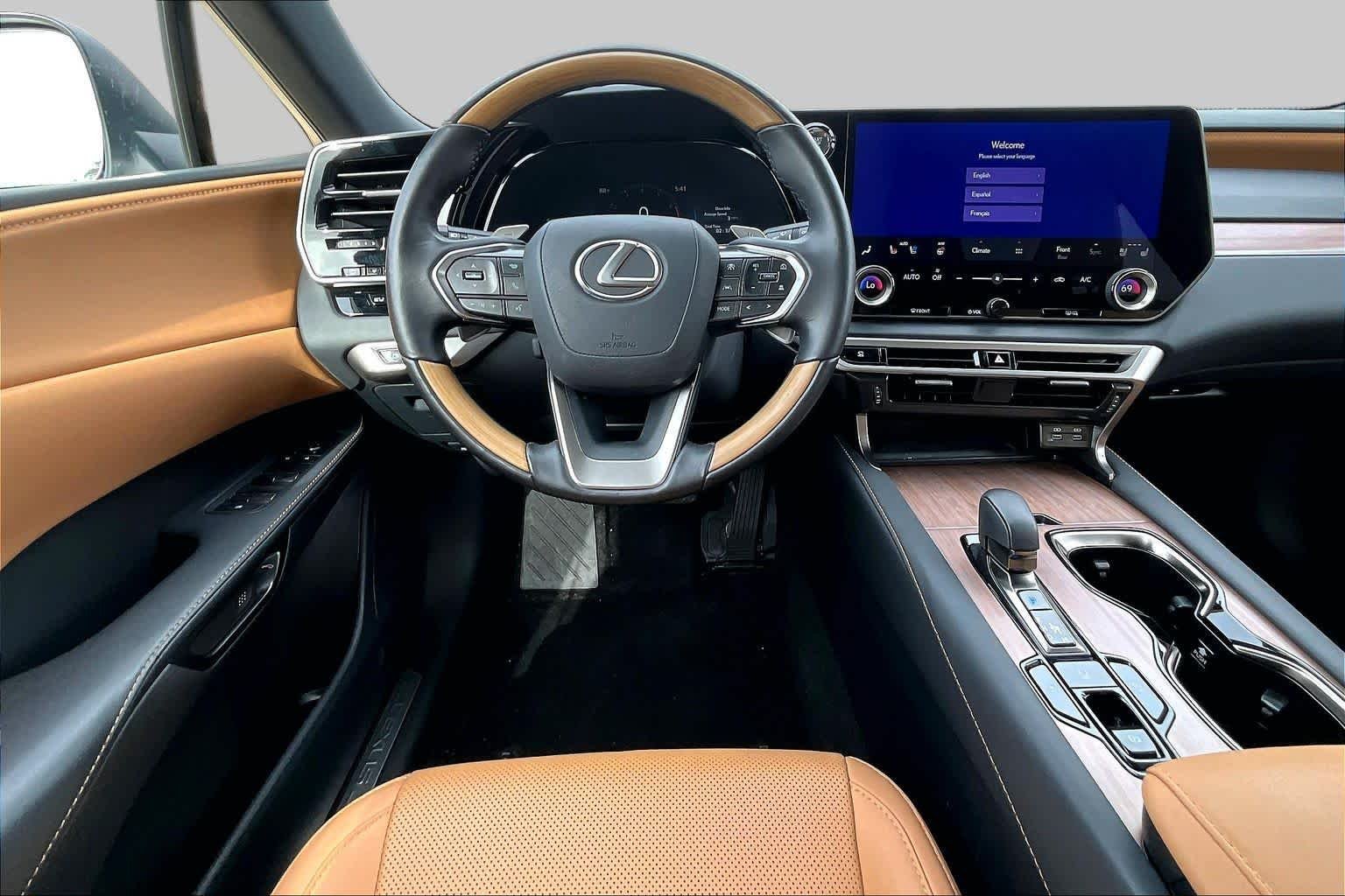 Used 2025 Eminent White Pearl Lexus Premium image 6