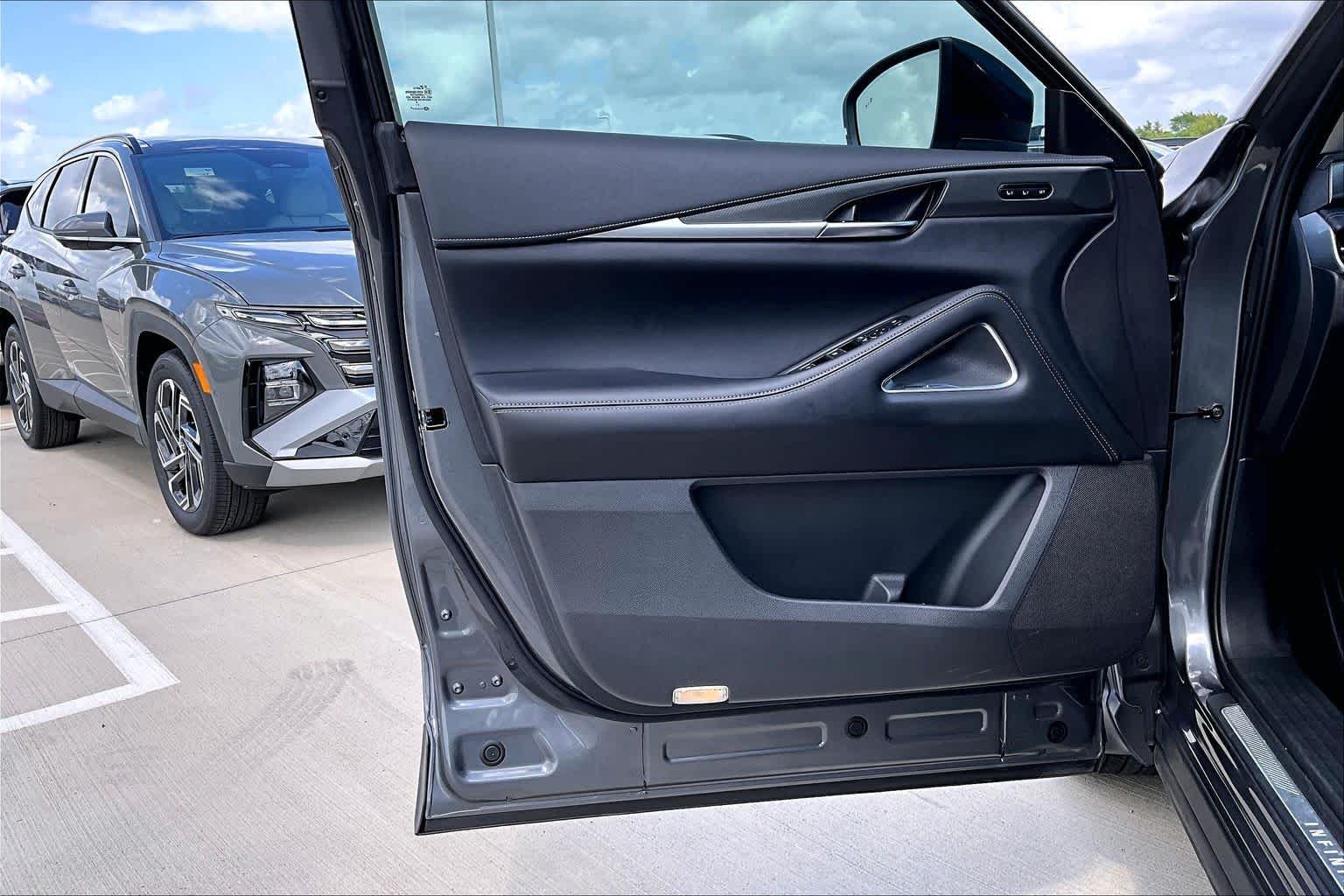 Used 2023 Graphite Shadow INFINITI LUXE image 21