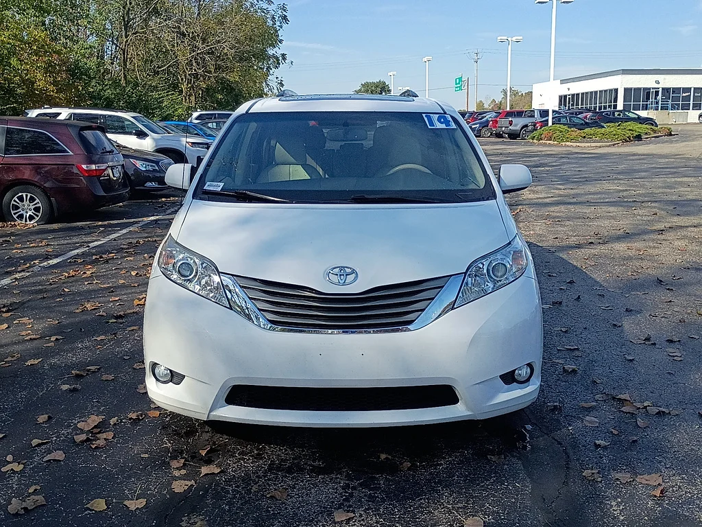 2014 Toyota Sienna XLE 8-Passenger, photo 8 of 12