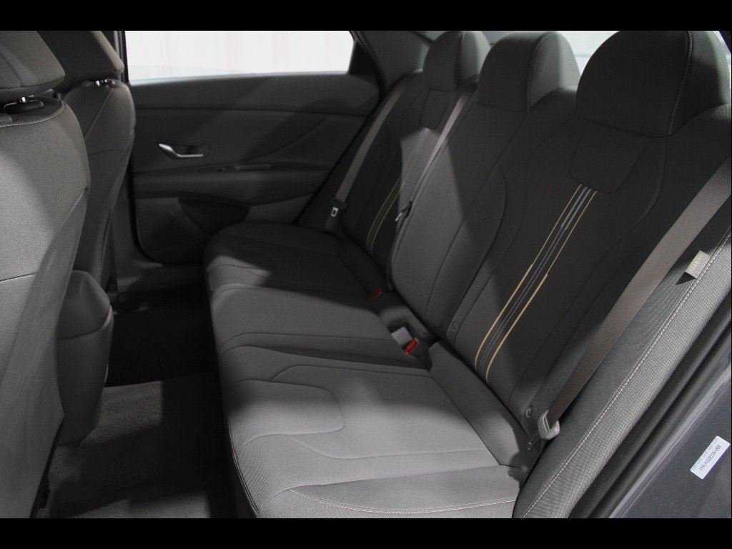 2025 Hyundai Elantra SEL - Photo 17